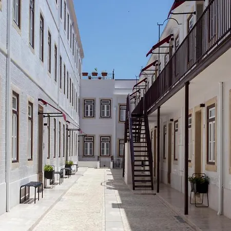 Plum Guide - Sunny Days Lisboa